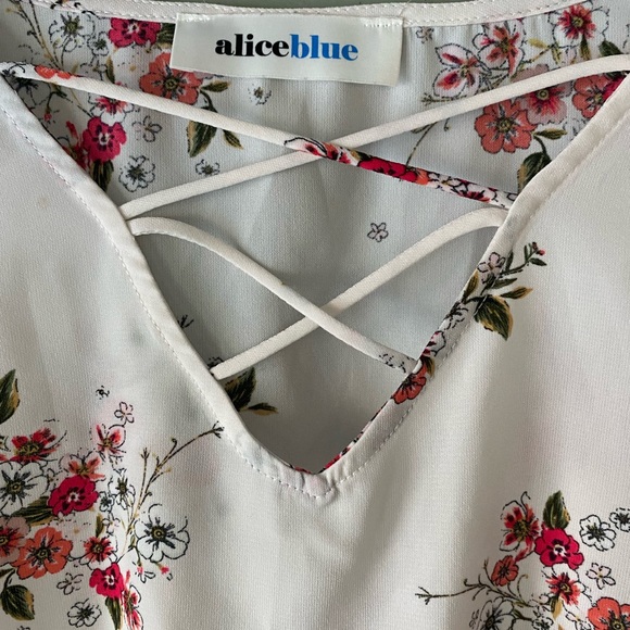 Alice blue top, size XL, white with red floral pattern - Picture 2 of 7